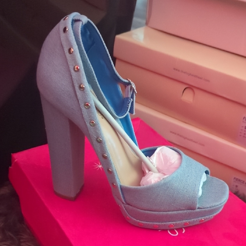 Shoe Dazzle Light Blue Studded Heels